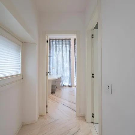 Youhosty - Duomo Apartment Milan