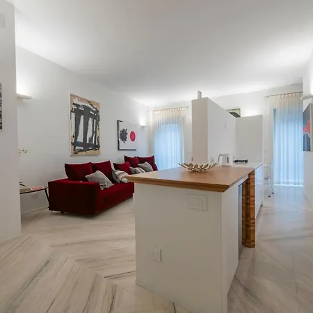 Apartment Youhosty - Duomo Milan